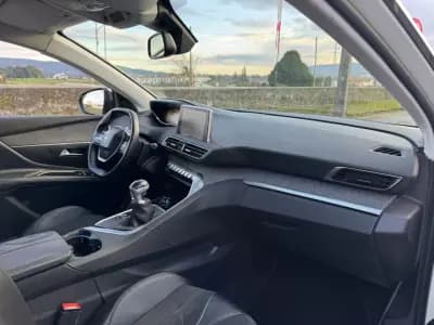 Vendo Peugeot 3008 2016 - 18990 EUR, 149800 km - AUTO.MOTO.pt