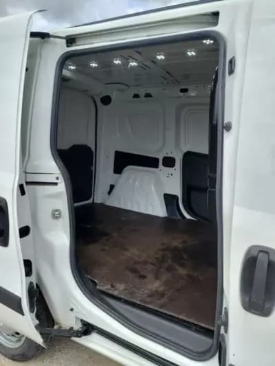 Sell Opel Combo 2018 - 11900 EUR, 170000 km - AUTO.MOTO.pt