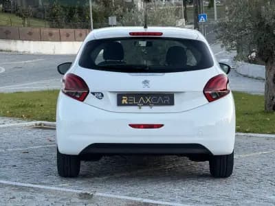 Vendo Peugeot 208 2016 - 7500 EUR, 121000 km - AUTO.MOTO.pt