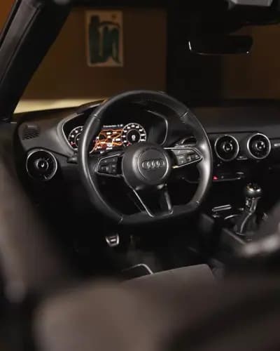 Vendo Audi TT Roadster 2018 - 24990 EUR, 136000 km - AUTO.MOTO.pt