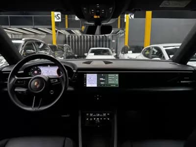 Vendo Porsche Macan 2025 - 87990 EUR, 15800 km - AUTO.MOTO.pt