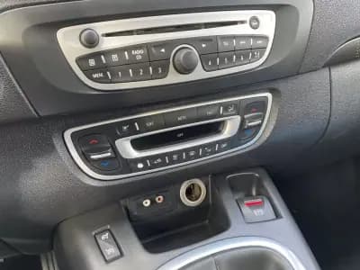 Vendo Renault Scénic 2010 - 7240 EUR, 176000 km - AUTO.MOTO.pt