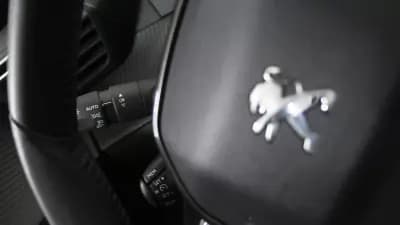 Vendo Peugeot e-208 2021 - 16350 EUR, 46000 km - AUTO.MOTO.pt