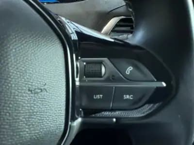 Vendo Peugeot 3008 2022 - 25490 EUR, 93958 km - AUTO.MOTO.pt