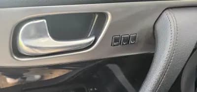 Vendo Infiniti QX70 2016 - 26990 EUR, 198900 km - AUTO.MOTO.pt