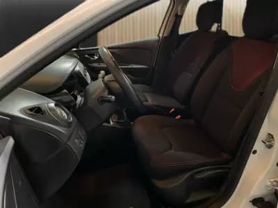 Vendo Renault Clio 2015 - 7450 EUR, 196000 km - AUTO.MOTO.pt