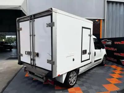 Sell Fiat DOBLO 1.6 D CONTENTOR FRIGORIFICO ( FRIO PARQUE ) 2018 - 13740 EUR, 122500 km - AUTO.MOTO.pt