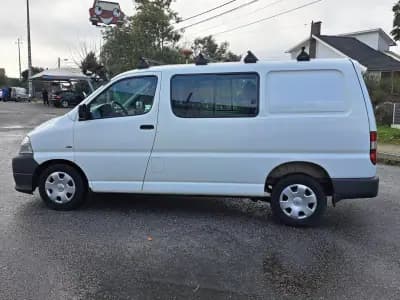 Sell Toyota HiAce 2010 - 12500 EUR, 331380 km - AUTO.MOTO.pt