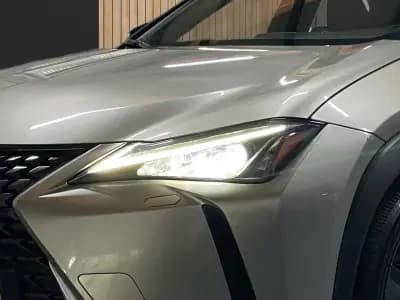 Vendo Lexus UX 250h 2021 - 24950 EUR, 126000 km - AUTO.MOTO.pt