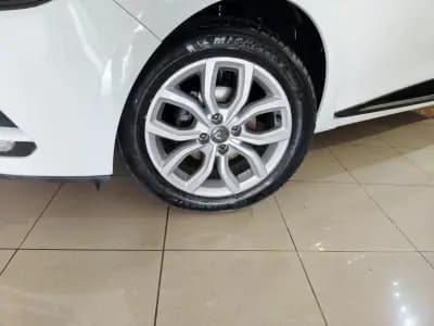 Vendo Renault Clio 2019 - 10990 EUR, 99000 km - AUTO.MOTO.pt