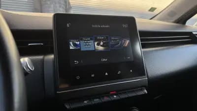 Vendo Renault Clio 2021 - 12600 EUR, 115121 km - AUTO.MOTO.pt