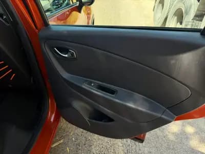 Vendo Renault Captur 2016 - 11900 EUR, 102000 km - AUTO.MOTO.pt