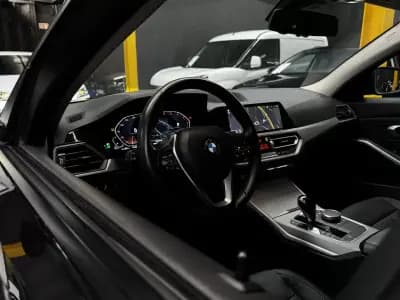 Vendo BMW 318 2022 - 29990 EUR, 100253 km - AUTO.MOTO.pt