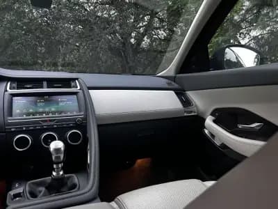 Sell Jaguar E-Pace 2018 - 29750 EUR, 77000 km - AUTO.MOTO.pt