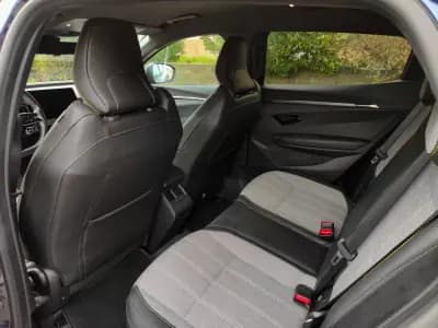 Vendo Renault Mégane E-Tech 2023 - 26500 EUR, 45000 km - AUTO.MOTO.pt