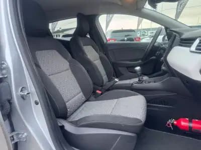 Vendo Renault Clio 2023 - 14490 EUR, 58773 km - AUTO.MOTO.pt