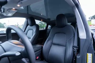 Vendo Tesla Model Y 2023 - 37900 EUR, 45000 km - AUTO.MOTO.pt