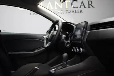 Vendo Renault Clio 2022 - 19800 EUR, 84000 km - AUTO.MOTO.pt