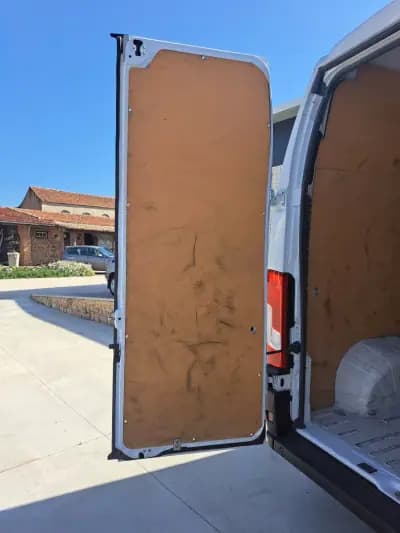 Vendo Peugeot Boxer 2021 - 17950 EUR, 127839 km - AUTO.MOTO.pt