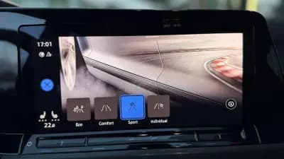 Vendo Volkswagen Golf 2021 - 39900 EUR, 55600 km - AUTO.MOTO.pt