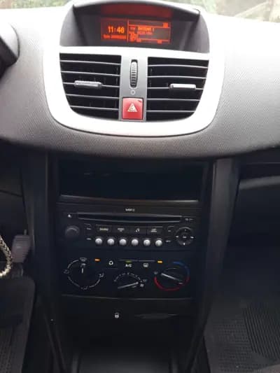 Sell Peugeot 207 2007 - 5490 EUR, 183913 km - AUTO.MOTO.pt