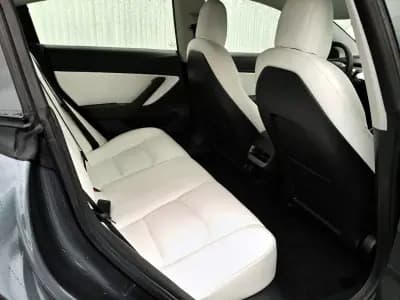 Vendo Tesla Model 3 2020 - 30400 EUR, 105371 km - AUTO.MOTO.pt