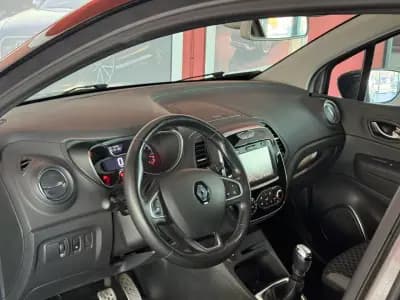Vendo Renault Captur 2017 - 15990 EUR, 80345 km - AUTO.MOTO.pt