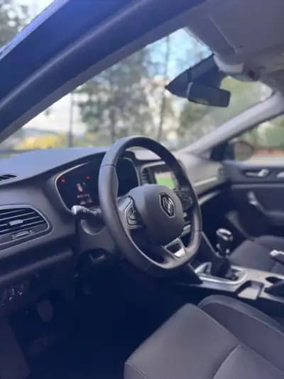 Vendo Renault Mégane Break 2022 - 17500 EUR, 116925 km - AUTO.MOTO.pt