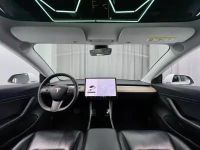 Vendo Tesla Model 3 2019 - 17999 EUR, 166200 km - AUTO.MOTO.pt