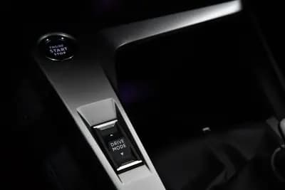 Sell Peugeot 308 2024 - 22900 EUR, 40000 km - AUTO.MOTO.pt