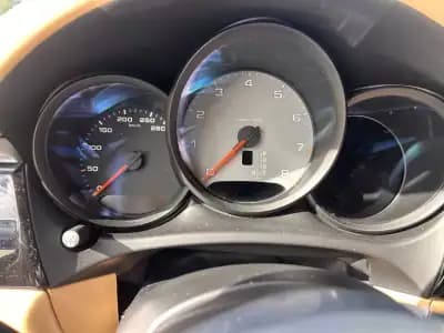 Vendo Porsche Macan 2016 - 42900 EUR, 145000 km - AUTO.MOTO.pt