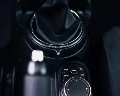 Vendo MINI Cooper 2015 - 19990 EUR, 135300 km - AUTO.MOTO.pt