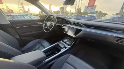 Vendo Audi e-tron 2019 - 27990 EUR, 99000 km - AUTO.MOTO.pt