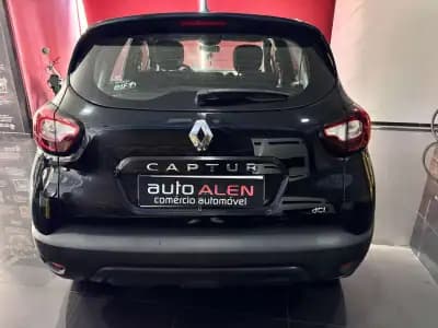 Vendo Renault Captur 2017 - 13750 EUR, 136000 km - AUTO.MOTO.pt