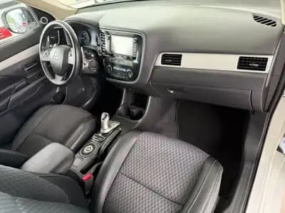 Vendo Mitsubishi Outlander 2015 - 15990 EUR, 157367 km - AUTO.MOTO.pt