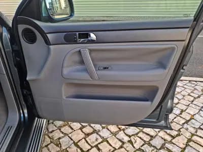 Vendo Volkswagen Touareg 2006 - 10500 EUR, 240000 km - AUTO.MOTO.pt