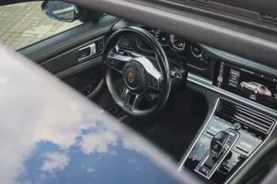 Sell Porsche Panamera Sport Turismo 2019 - 69880 EUR, 97640 km - AUTO.MOTO.pt