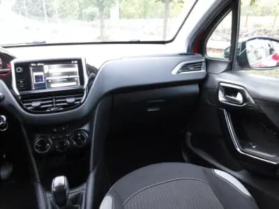 Sell Peugeot 208 2014 - 7990 EUR, 71000 km - AUTO.MOTO.pt