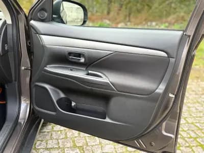 Sell Mitsubishi Outlander 2017 - 16990 EUR, 132000 km - AUTO.MOTO.pt