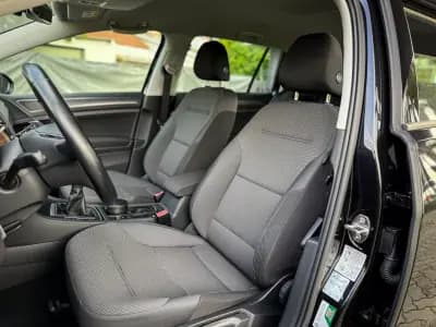 Vendo Volkswagen Golf Variant 2019 - 13590 EUR, 180000 km - AUTO.MOTO.pt