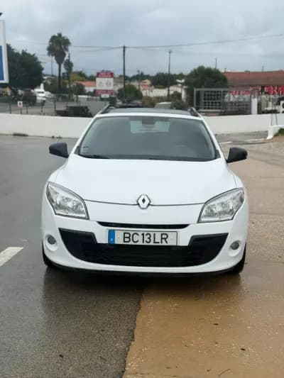 Vendo Renault Mégane 2019 - 9900 EUR, 175127 km - AUTO.MOTO.pt