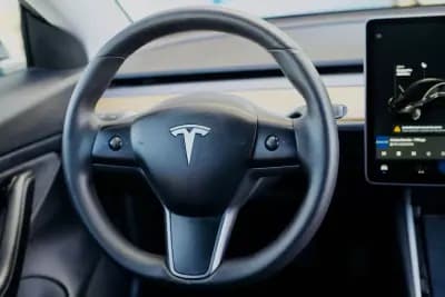 Vendo Tesla Model 3 2020 - 24500 EUR, 118368 km - AUTO.MOTO.pt