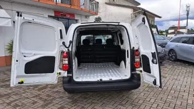 Vendo Peugeot Partner 2018 - 9900 EUR, 250472 km - AUTO.MOTO.pt