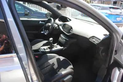 Sell Peugeot 308 SW 2015 - 12500 EUR, 185000 km - AUTO.MOTO.pt