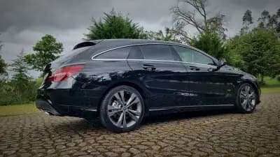 Vendo Mercedes-Benz CLA 200 2018 - 24900 EUR, 141000 km - AUTO.MOTO.pt