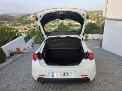 Sell Alfa Romeo Giulietta 2015 - 13500 EUR, 148000 km - AUTO.MOTO.pt