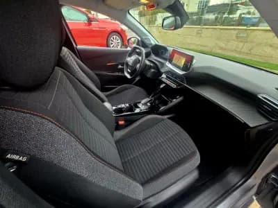 Sell Peugeot e-208 2020 - 15750 EUR, 56000 km - AUTO.MOTO.pt