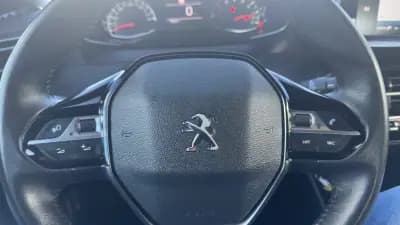 Vendo Peugeot 2008 2023 - 17900 EUR, 65000 km - AUTO.MOTO.pt