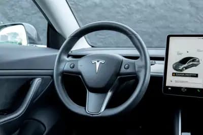 Sell Tesla Model 3 2019 - 23900 EUR, 140000 km - AUTO.MOTO.pt