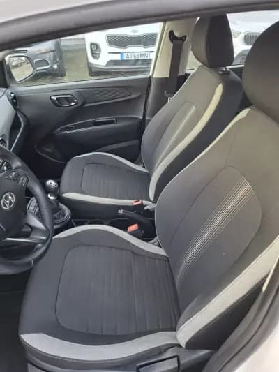 Vendo Hyundai i10 2023 - 14750 EUR, 61600 km - AUTO.MOTO.pt